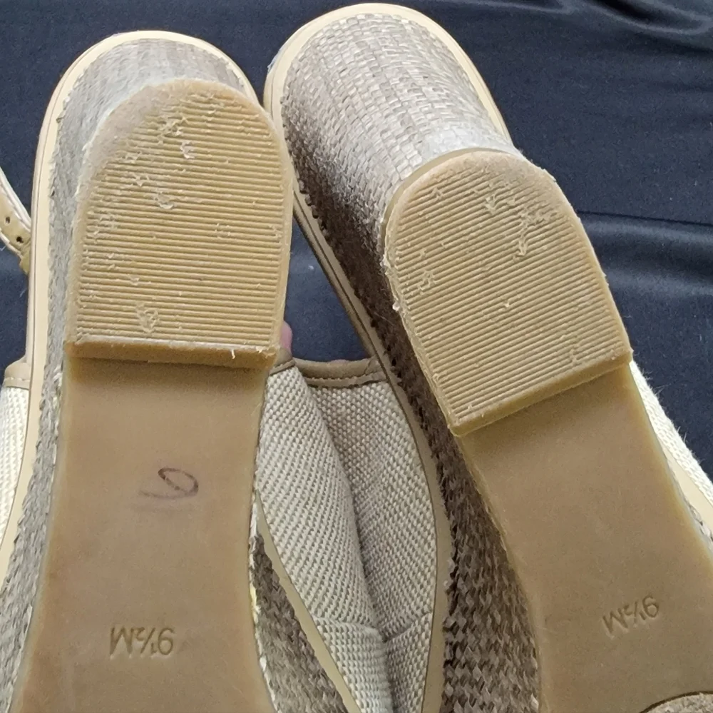 GUESS Slingback Close Toe Wedges‎ Size 9.5
